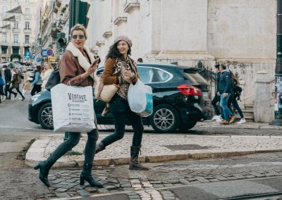 2 Ladies beim Shoppen, Fotoreise Lissabon
