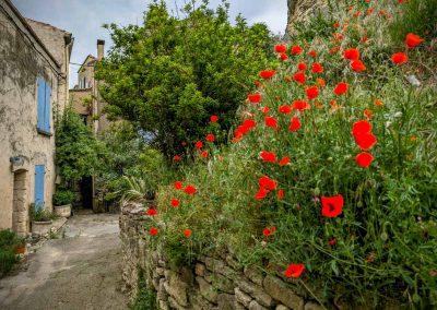 Provence: Hinterhof in einem Dorf im Luberon